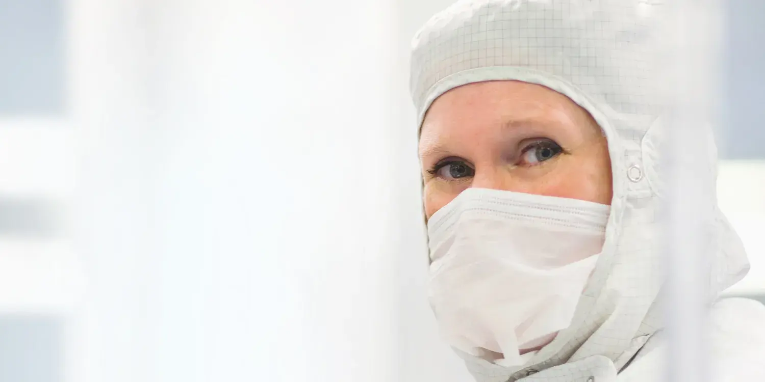 prepare-cleanroom-clothing-cleanrooms-d