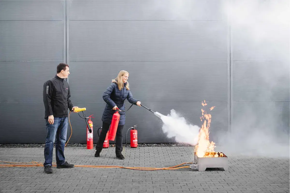 Brandschutzhelfer Ausbildung Bielefeld-Praxis-CWS Fire Safety