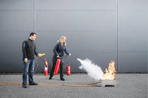 Brandschutzschulung in München - Feuerlöscherübung