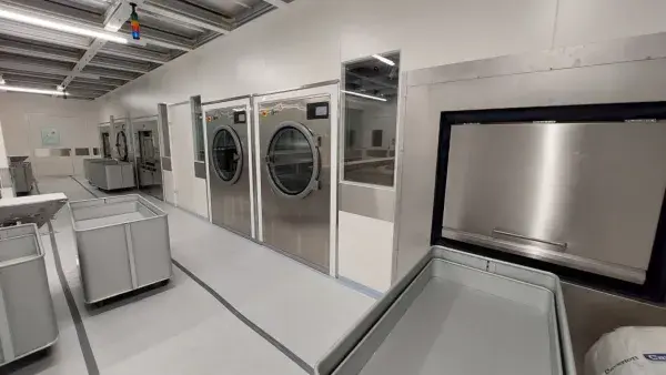 CWS Cleanrooms Burghausen Reinraum ISO 5 mit Waschmaschinen